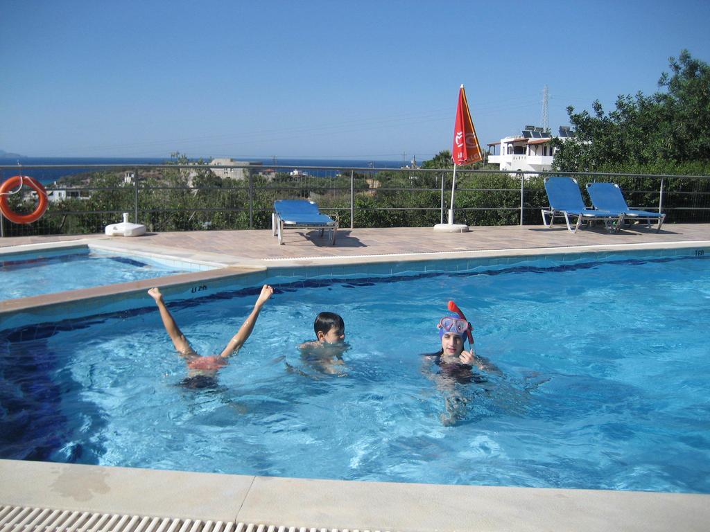 Stelios Apartments Istro Luaran gambar