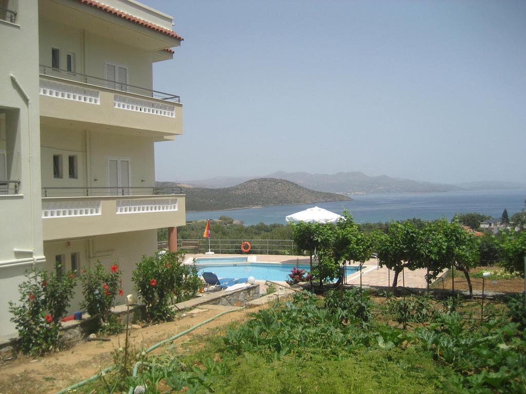 Stelios Apartments Istro Luaran gambar