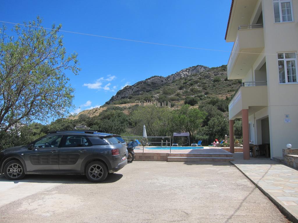 Stelios Apartments Istro Luaran gambar